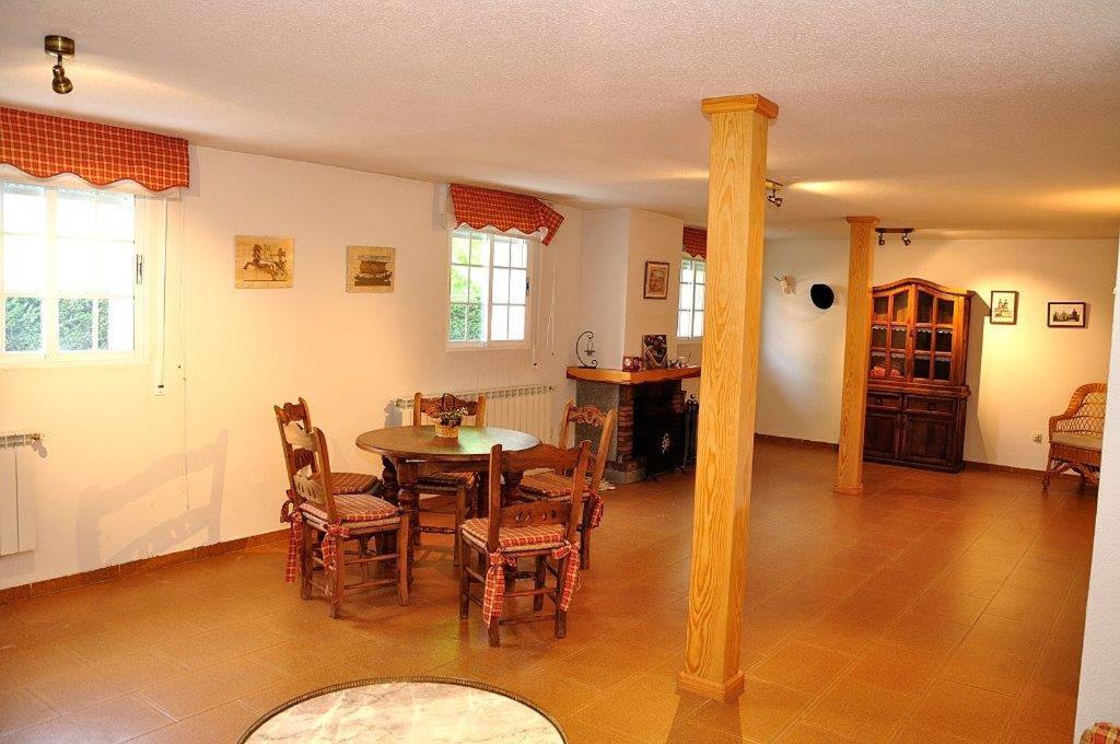 베세릴데라시에라 Casa Bellavista Becerril 빌라 외부 사진